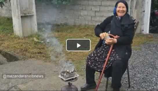 اشک‌های پیرزنی که از رئیس جمهور در روستایش استقبال کرده بود 